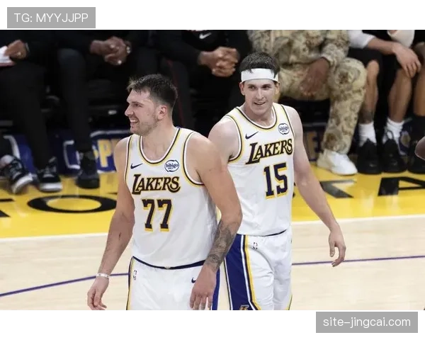 东契奇与里夫斯后场组合成为湖人进攻核心 东契奇与里夫斯后场组合成为湖人进攻核心